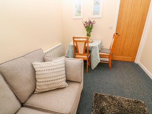 Cottage | Living room | TV - The Old Cows House (Helston)