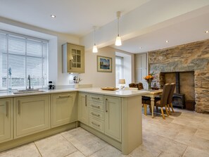 Cottage | Interior - Two Lake View (Coniston)