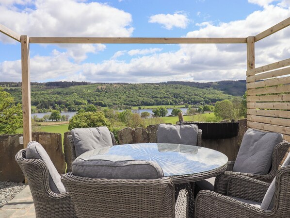 Cottage | Outdoor dining - Two Lake View (Coniston)