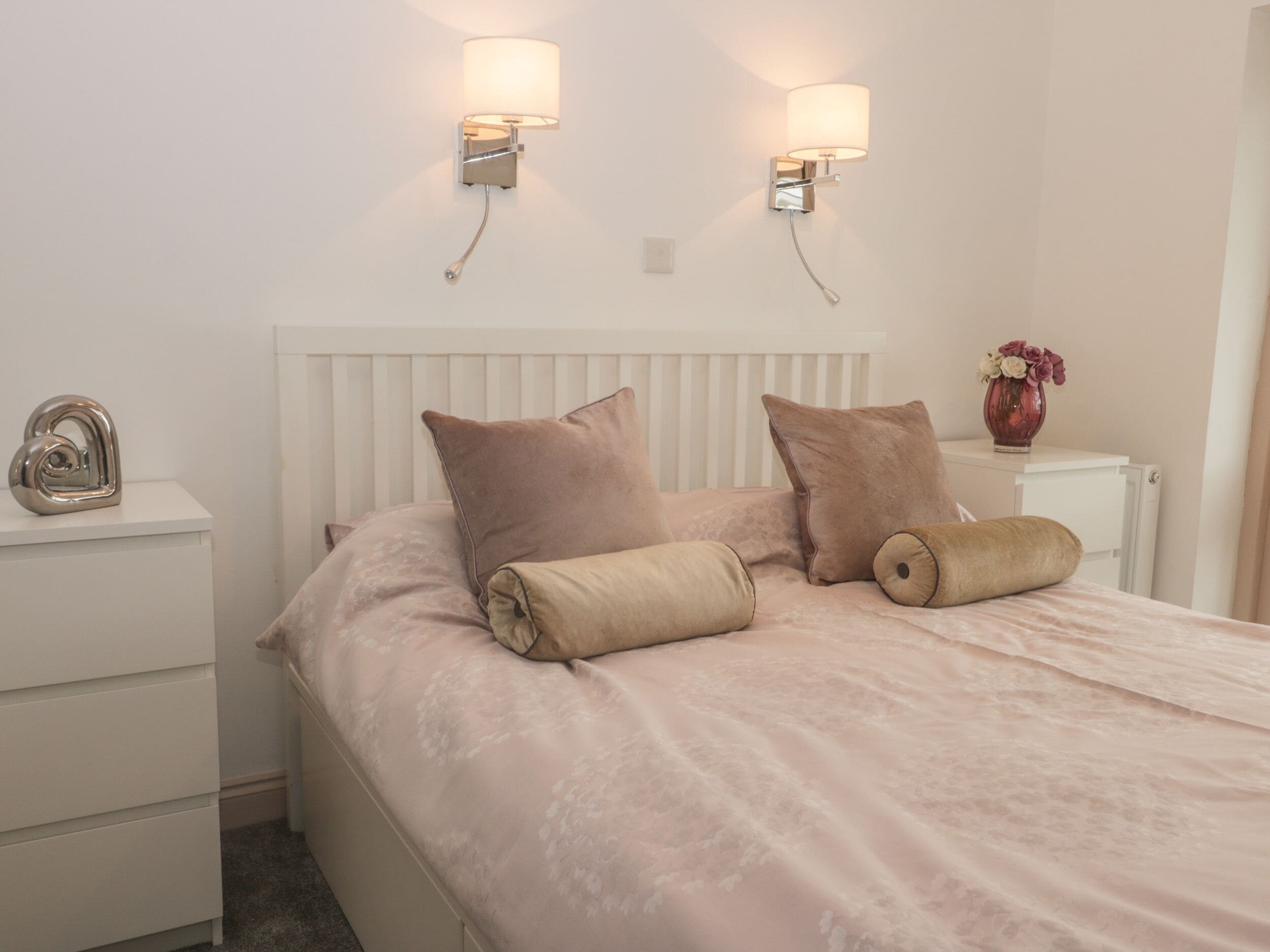 Cottage | 4 bedrooms, individually decorated, individually furnished, free WiFi