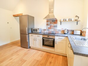 Cottage | Private kitchen | Fridge, microwave, dishwasher, electric kettle - The Stables (Dereham)