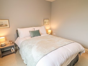 Cottage | 3 bedrooms, individually decorated, individually furnished, free WiFi - 1 The Moorings (Newry)