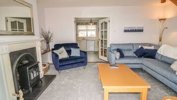 Cottage | Living area