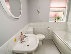 Cottage | Bathroom | Shower