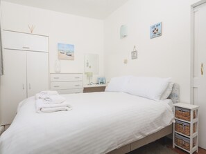 Cottage | 2 bedrooms, individually decorated, individually furnished, free WiFi - 4 Thornlea Mews (Kingsbridge)