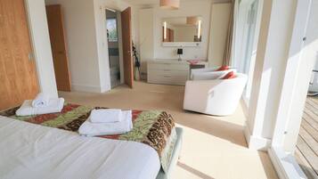 5 kamar tidur dan didekorasi berbeda-beda