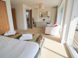 5 bedrooms, individually decorated, individually furnished, free WiFi