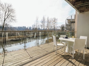 Outdoor dining - The Skydeck (Cirencester)