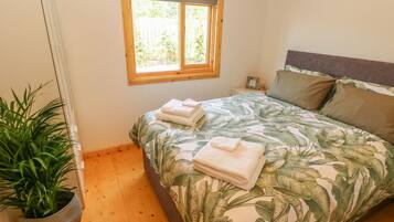 Cottage | 2 bedrooms, individually decorated, individually furnished, free WiFi
