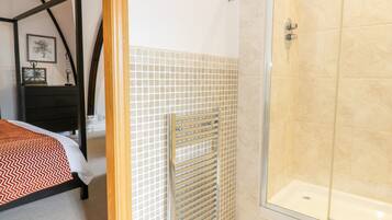 Cottage | Bathroom | Shower