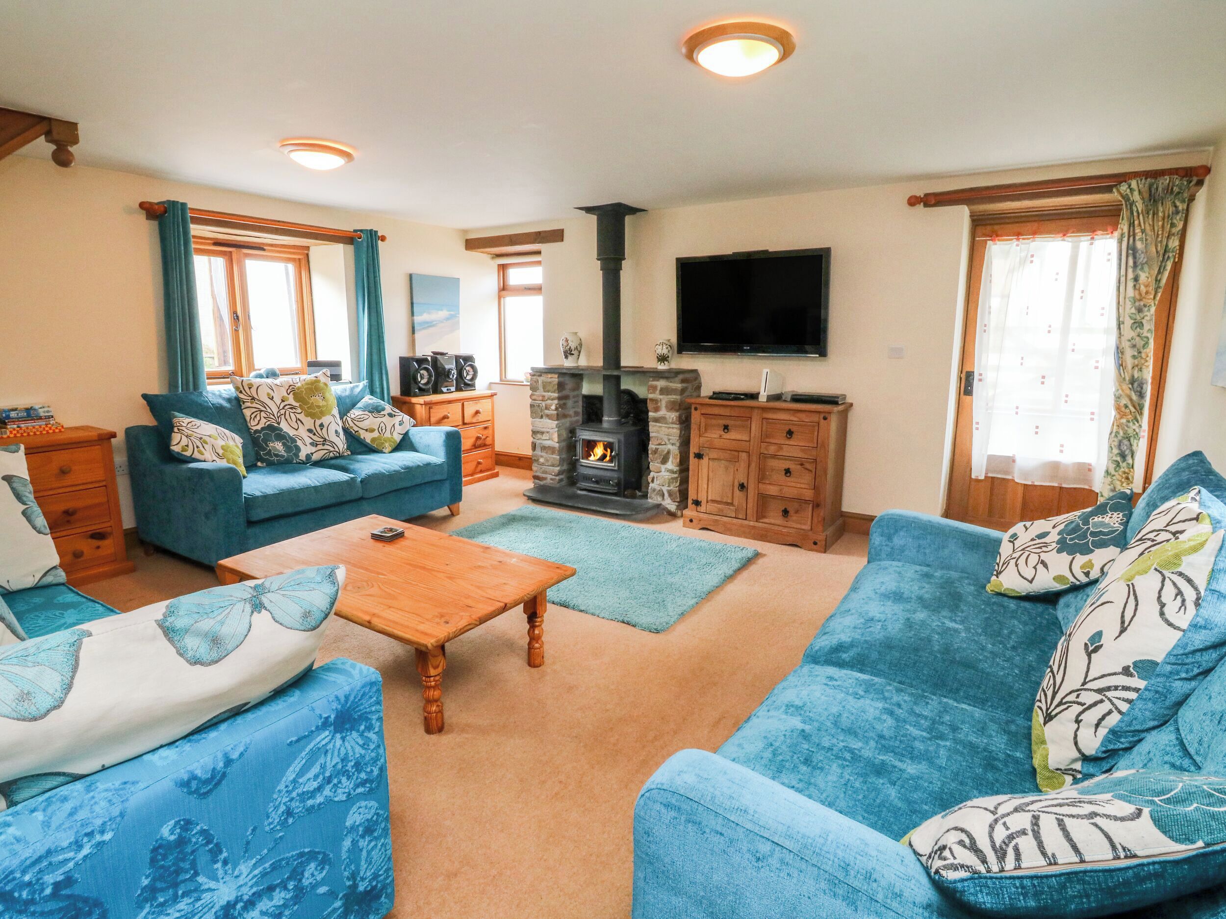 Cottage | Living area | TV