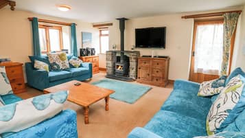 Cottage | Living area | TV