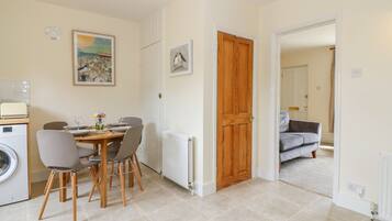 Cottage | Private kitchen | Fridge, dishwasher, electric kettle, toaster