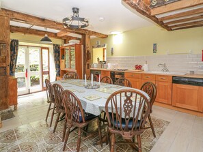 Cottage | Private kitchen | Fridge, microwave, stovetop, dishwasher