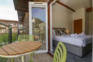 4 habitaciones, decoración personalizada y muebles diferentes 