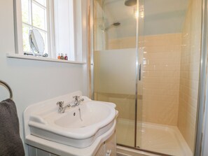 Bathroom - Fenwick Retreat at Fenwick Lodge (Newcastle-upon-Tyne)