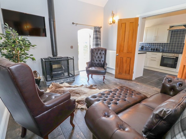 Cottage | Living room | TV - Clwyd Cottage (Saint Asaph)