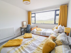 Cottage | Interior - Llarios (Fairbourne)