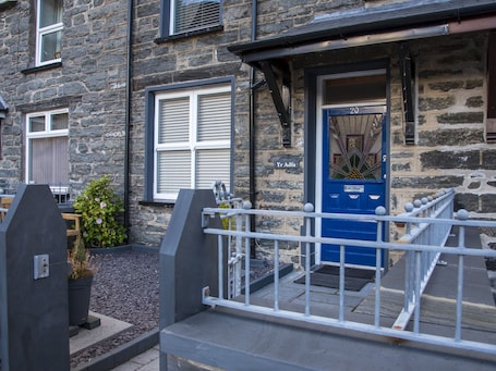 Cottage | Front of property