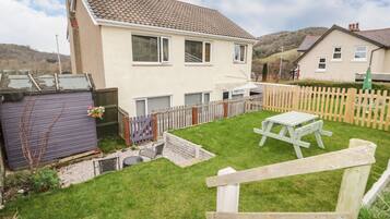 Cottage | Outdoor dining