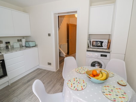 村舍 | 私人厨房 | 冰箱、微波炉、炉灶、洗碗机