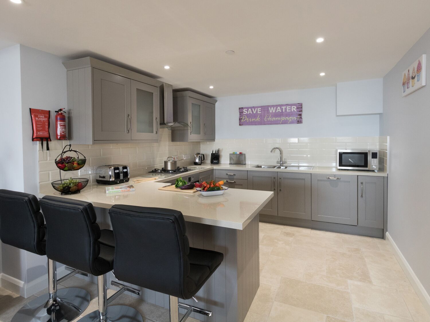 Cottage | Private kitchen | Dishwasher, highchair, cookware/dishes/utensils