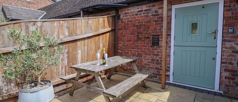 تناول الطعام بالخارج