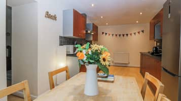 Cottage | Dining
