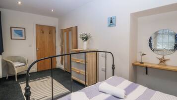 Cottage | 2 bedrooms, individually decorated, individually furnished, free WiFi