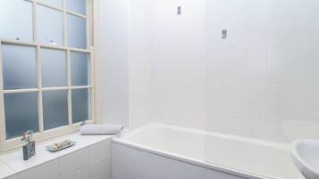 Cottage | Bathroom | Shower