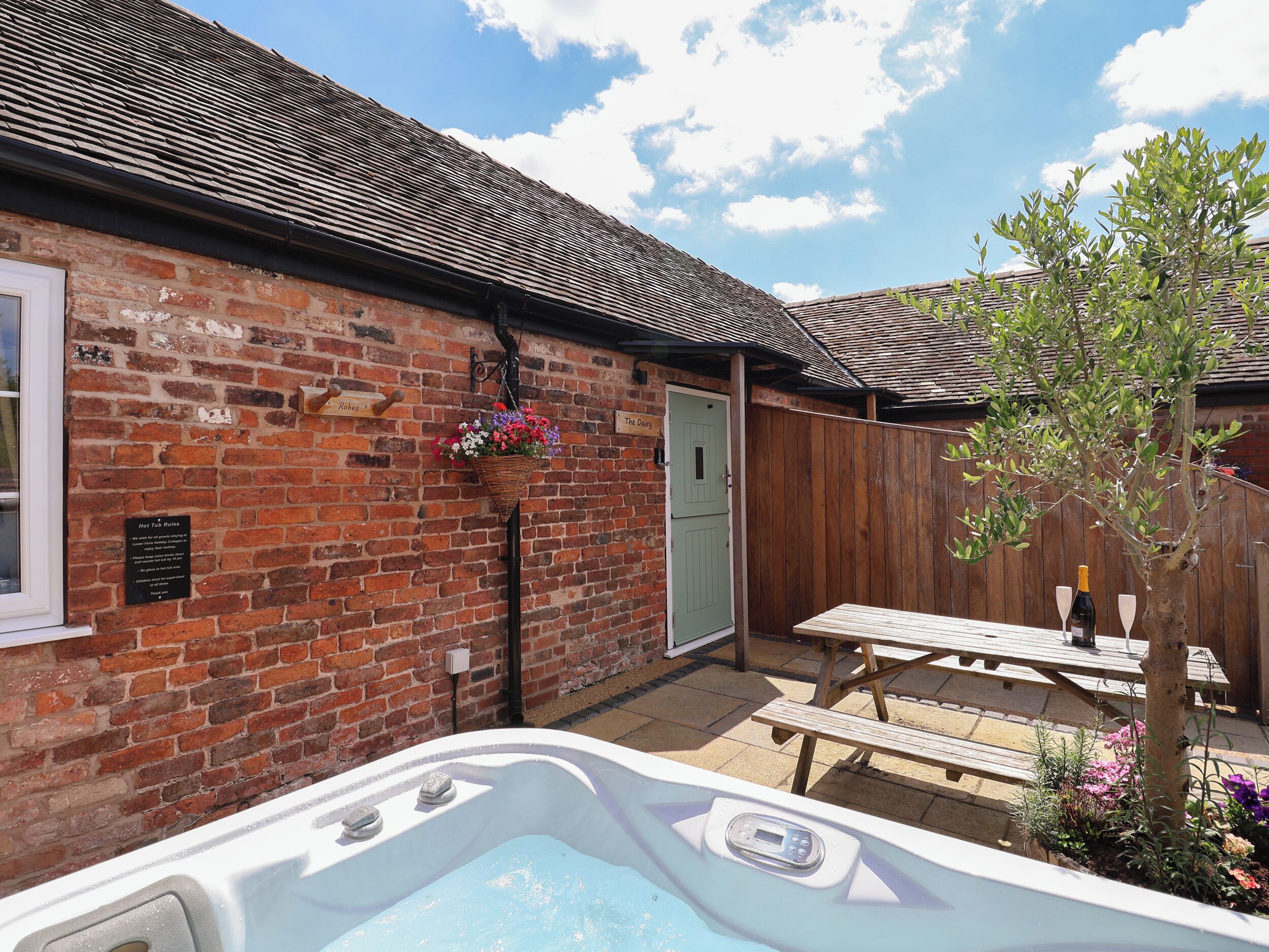 Cottage | Khu ẩm thực ngoài trời