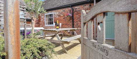 Cottage | Outdoor dining