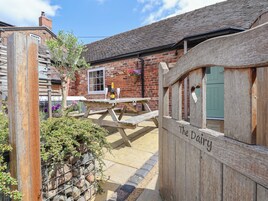 Cottage | Outdoor dining