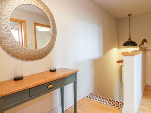 2 عدّة غرف نوم وبديكورات فريدة لكل غرفة وطراز فريد لكل وحدة