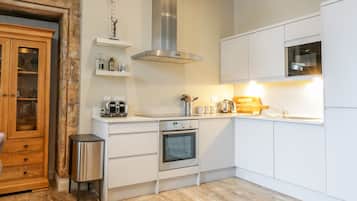Cottage | Bếp riêng | Máy rửa bát, dụng cụ nấu nướng/bát dĩa/dao nĩa