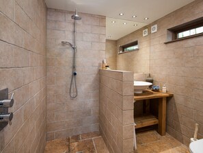 Cottage | Bathroom | Shower - Kidcleugh Hide (Duns)