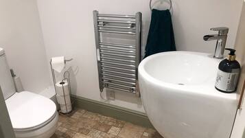 Cottage | Bathroom | Shower