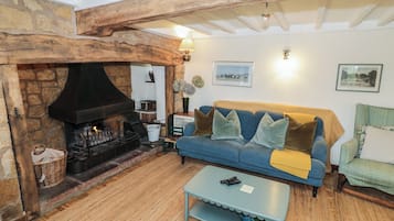 Cottage | Living area | TV