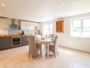 Cottage | Interior - Grooms Cottage (Leicester)