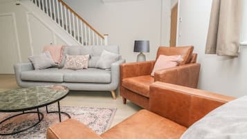 Casa de campo | Sala de estar | Una televisión, una chimenea