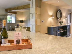 Cottage | 2 bedrooms, individually decorated, individually furnished, free WiFi