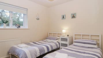 Cottage | 3 bedrooms, individually decorated, individually furnished, free WiFi