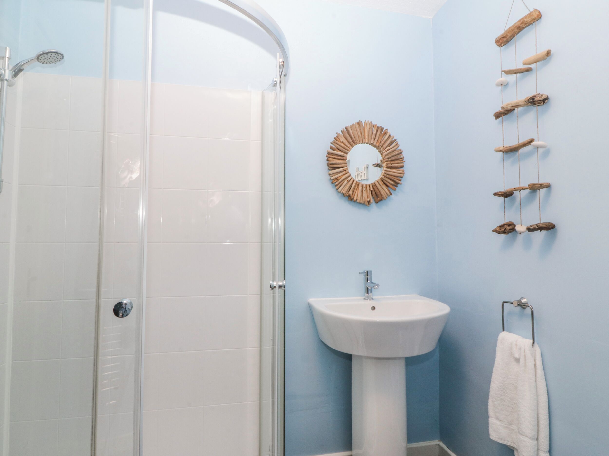 Cottage | Bilik Mandi | Pancuran mandi 