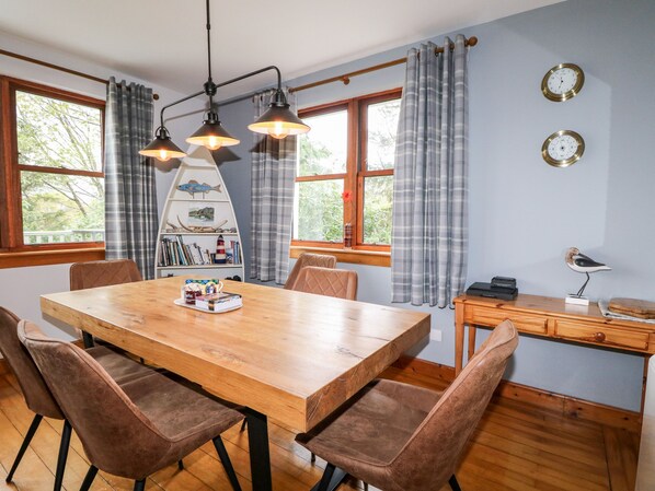 Cottage | Dining