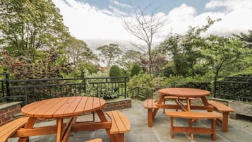Cottage | Outdoor dining