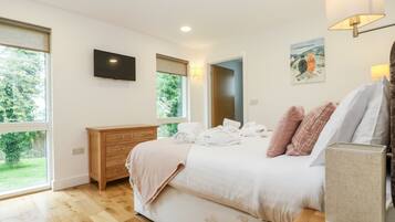 Cottage | 3 bedrooms, individually decorated, individually furnished, free WiFi