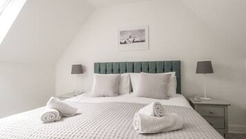 Cottage | 2 bedrooms, individually decorated, individually furnished, free WiFi