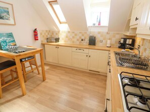 Cottage | Private kitchen | Dishwasher, electric kettle, toaster, highchair