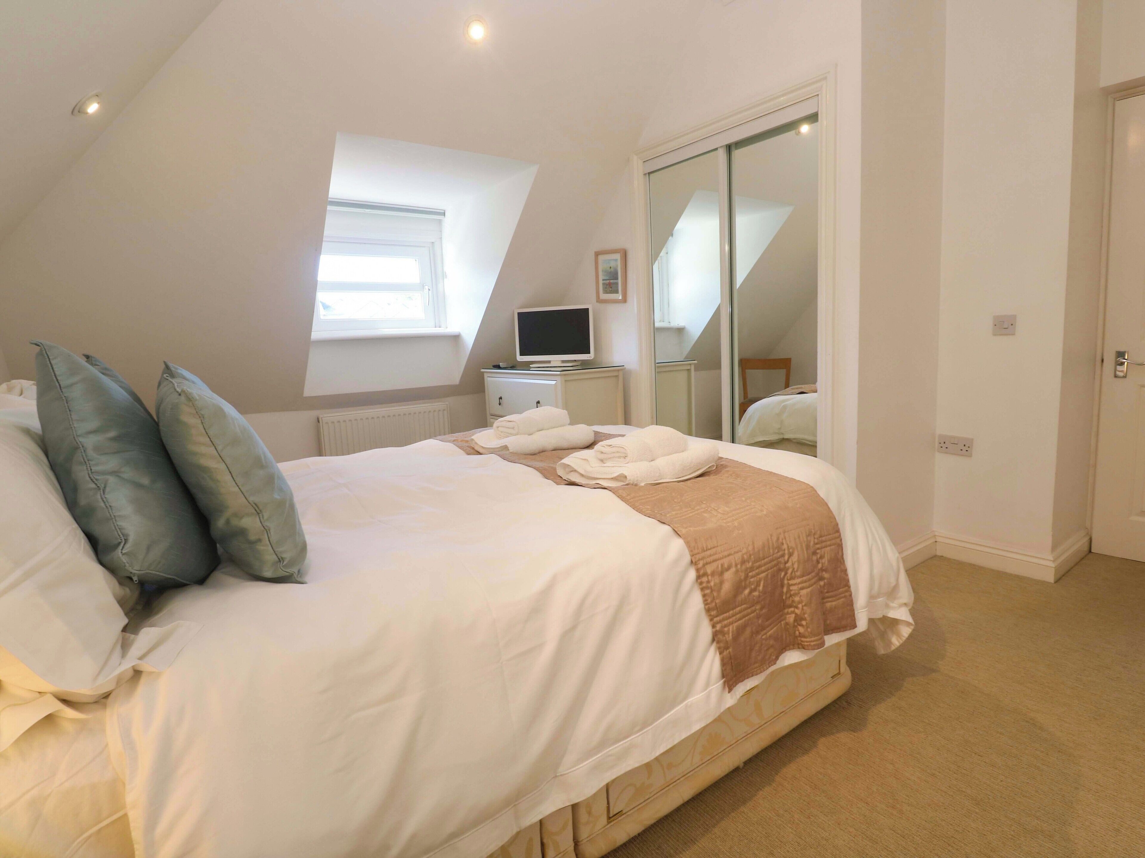 Cottage | 2 bedrooms, individually decorated, individually furnished, free WiFi