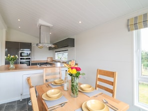 Cottage | Dining